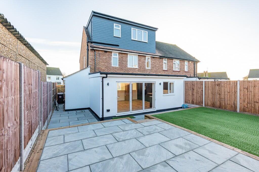 Queens Road, Ware, Hertfordshire, SG12 photo 3