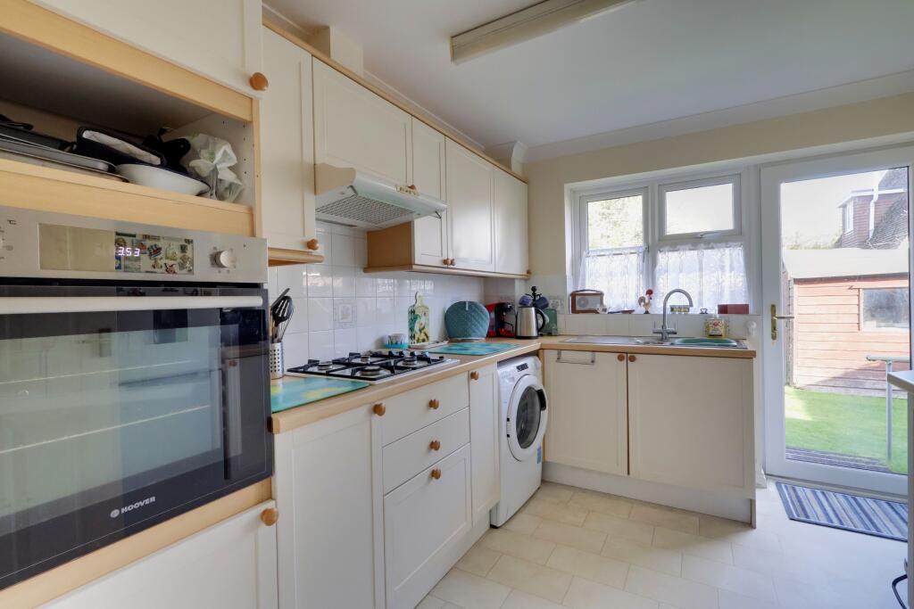 2-bed bungalow on Ludcombe, Denmead, £400,000