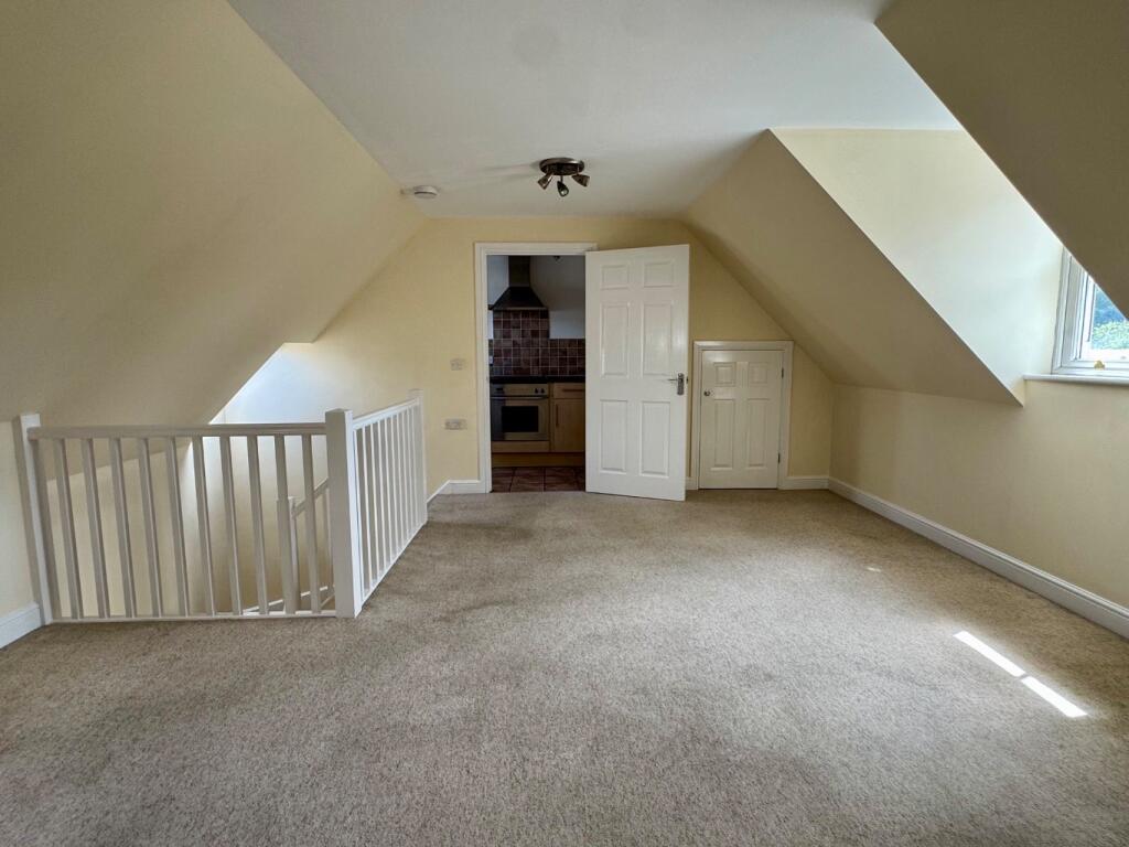 Apartment in Midsomer Norton, Bath and North East Somerset - View 3