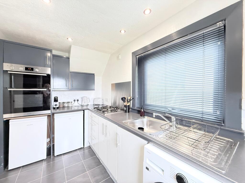 House in Grangemouth, Falkirk - More