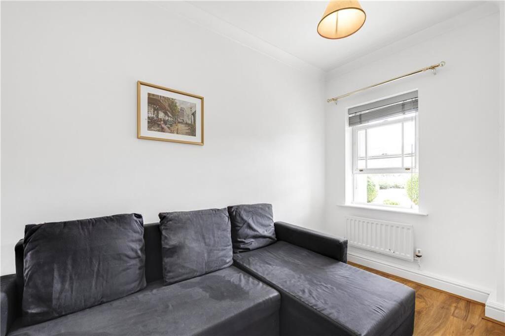 Apartment in London - More