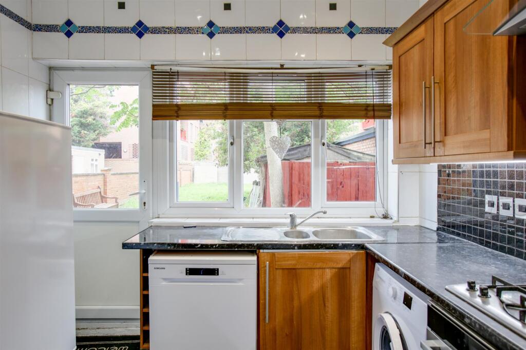 4 bedroom semi-detached house for rent