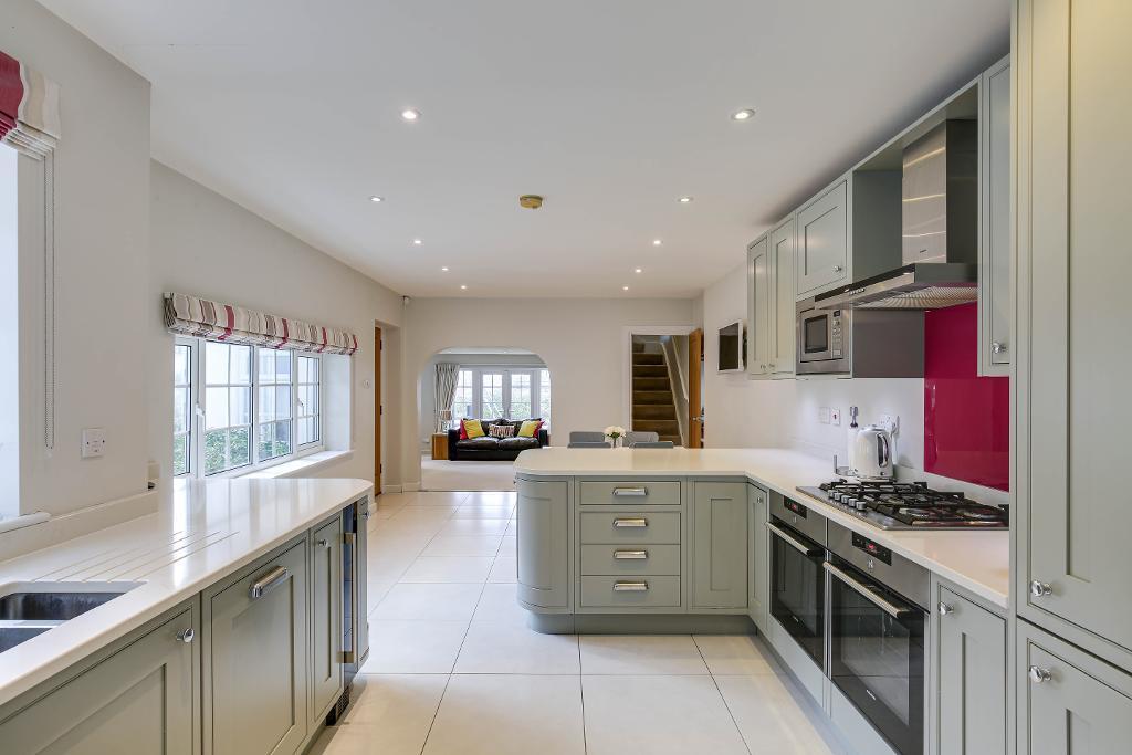 Park View Road, Woldingham, Surrey, CR3 7DJ photo 3