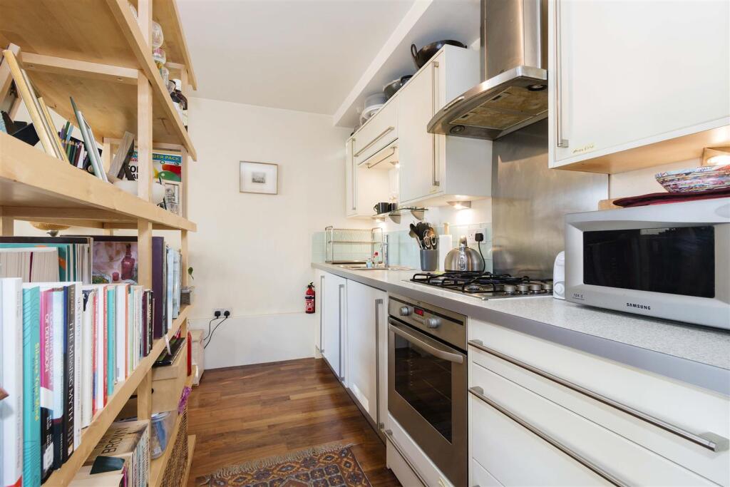 Apartment in London - More