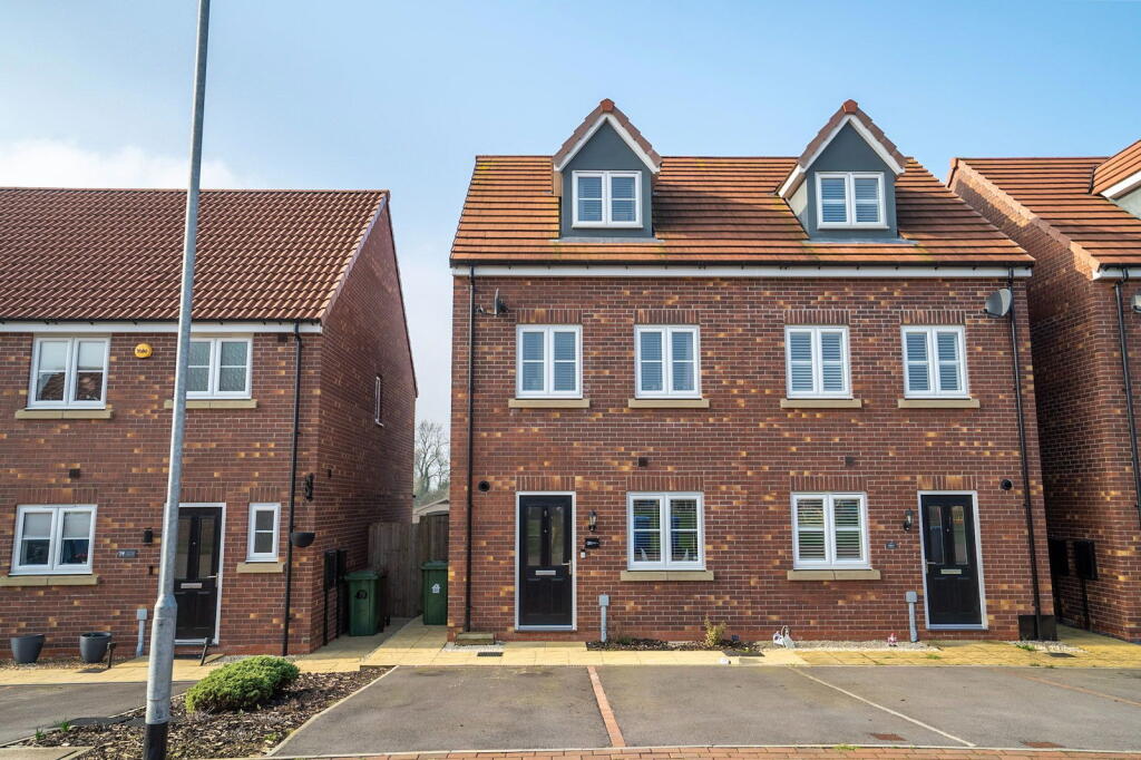 3-bed semi-detached on Pocklington,YO42 2TQ, £160,000