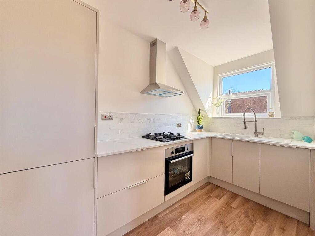 22 Grassington Road, Eastbourne photo 4