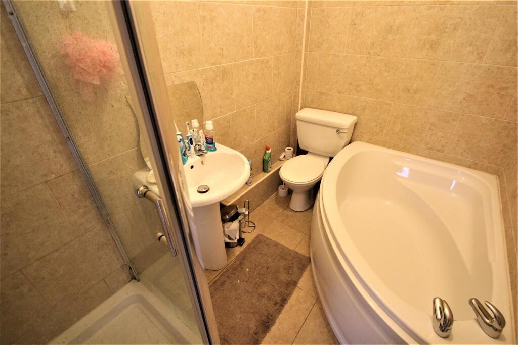 6 bedroom terraced house for rent
