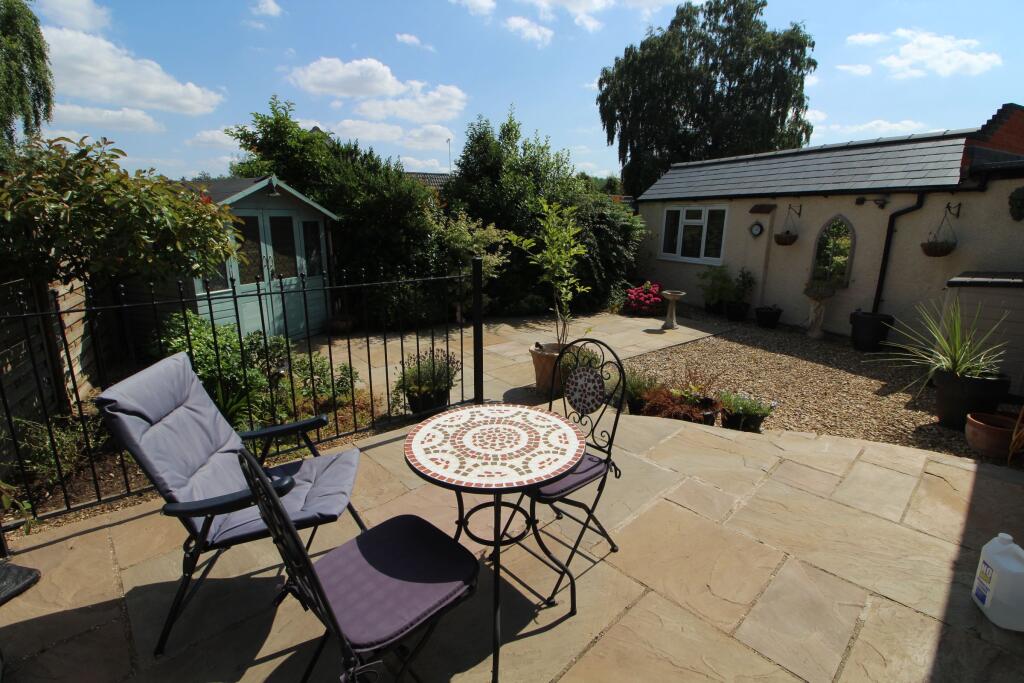 House in Newport Pagnell, Tickford End - View 3