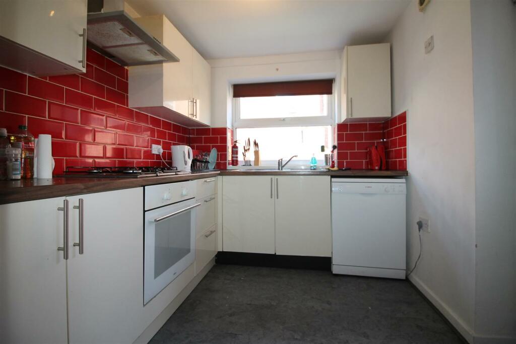 6 bedroom house for rent