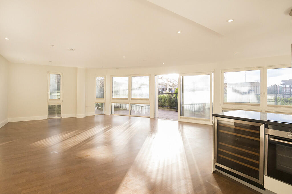 Apartment in London, Royal Borough of Kingston upon Thames - View 4
