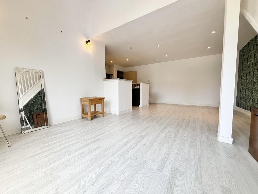 Apartment in Hamilton, Low Waters - View 5