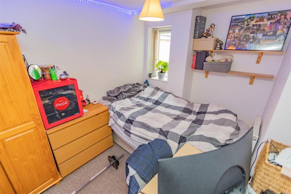 6 bedroom house for rent