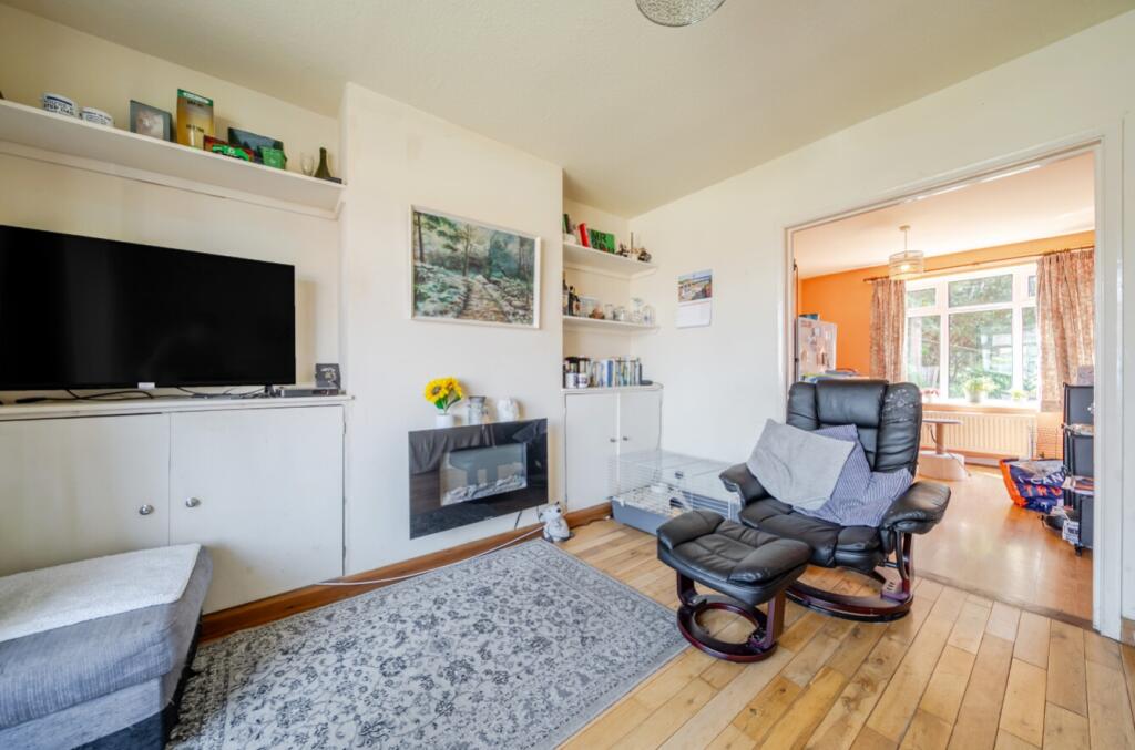 House in South Kesteven, Grantham - More