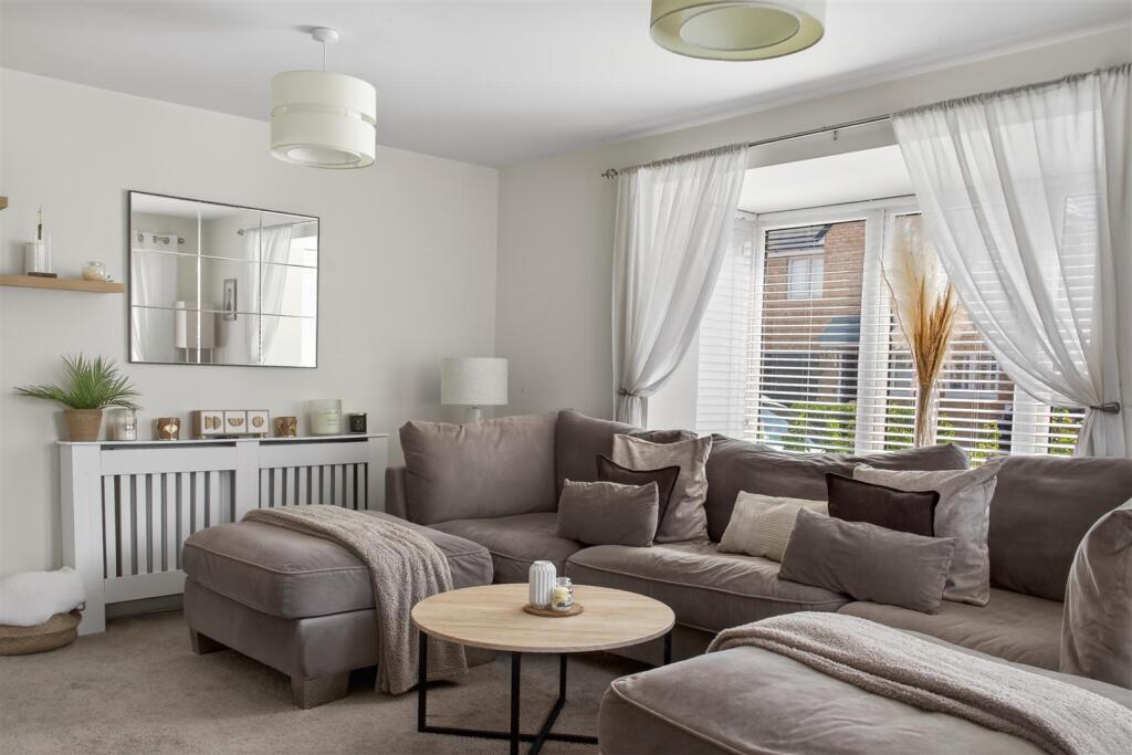 Main image of property: Poole avenue, Gedling, Nottingham