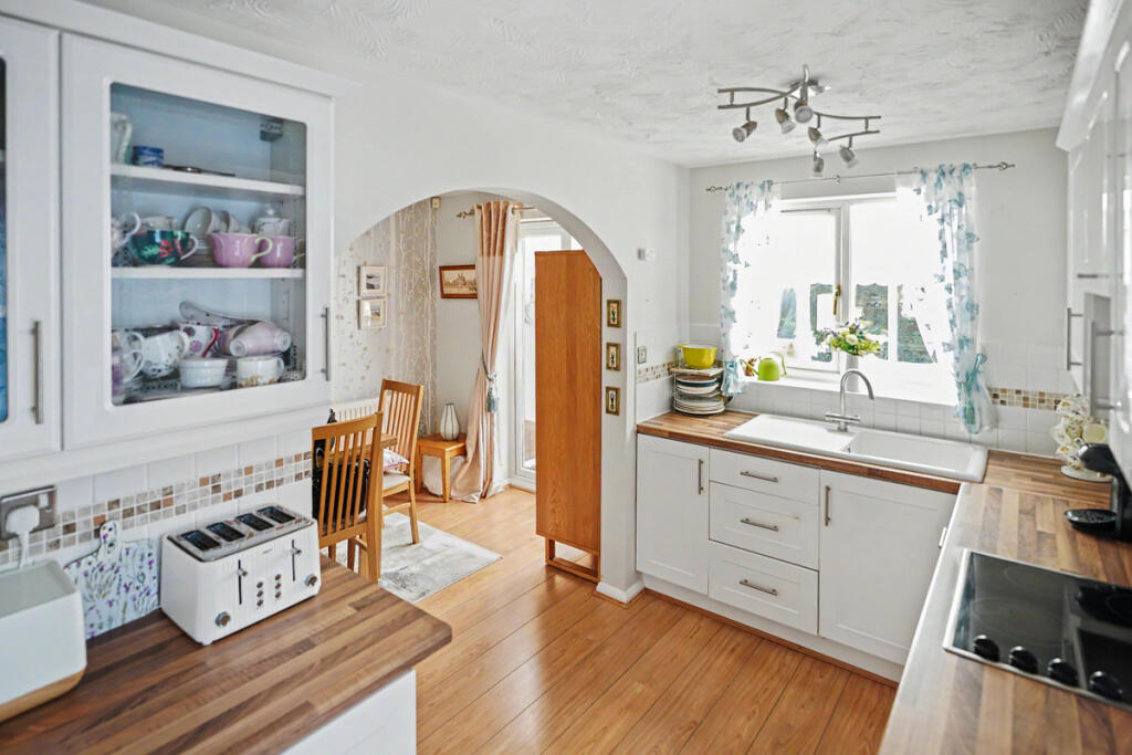 House in Wootton, Wootton Fields - View 4