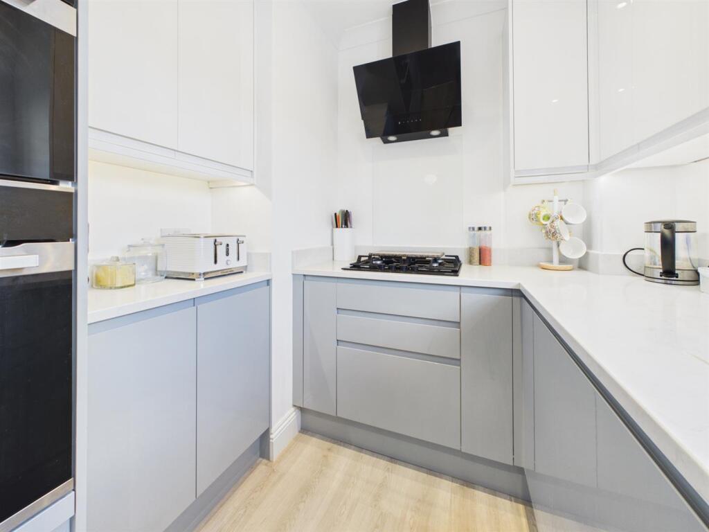 Apartment in Reading - View 5