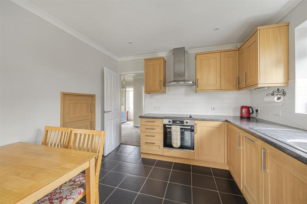 Sunview Avenue, Peacehaven photo 3