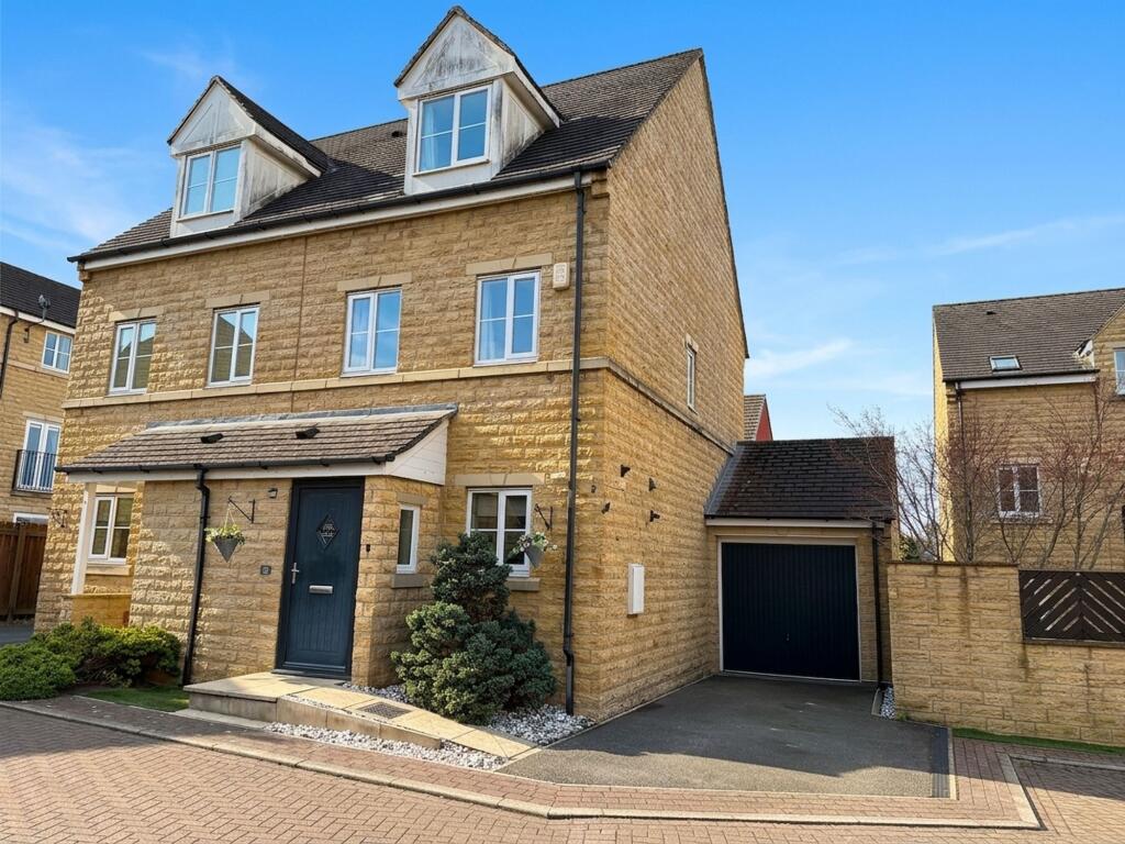 3-bed semi-detached on Hanby Close, Fenay Bridge, HD8, £260,000
