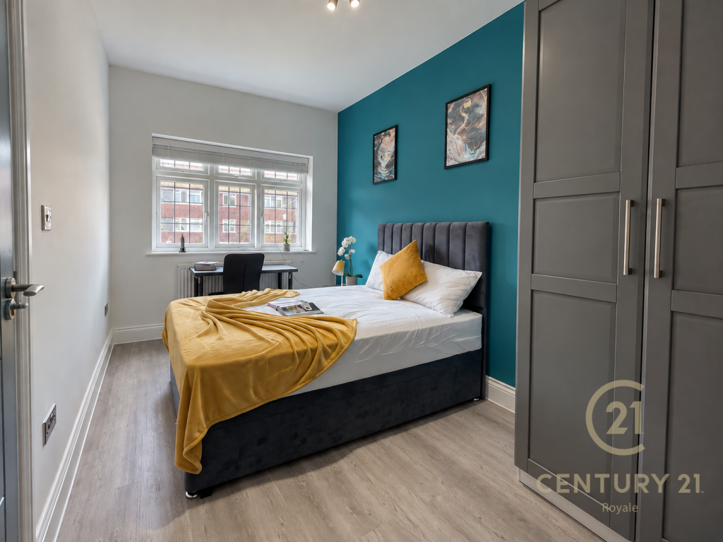 House in London, Royal Borough of Kingston upon Thames - View 2
