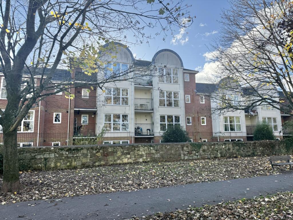 2-bed flat on Prospect Place, St.Thomas, EX4, £175,000