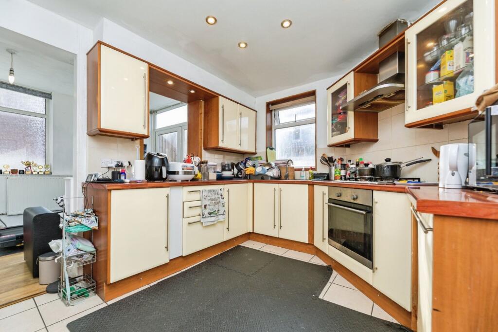 Chantrey Road, Sheffield, South Yorkshire, S8 photo 4