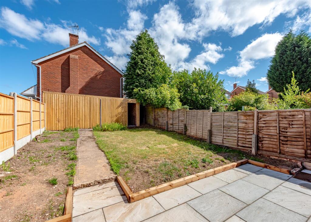 2 Sandhurst Drive, Wolverhampton photo 2