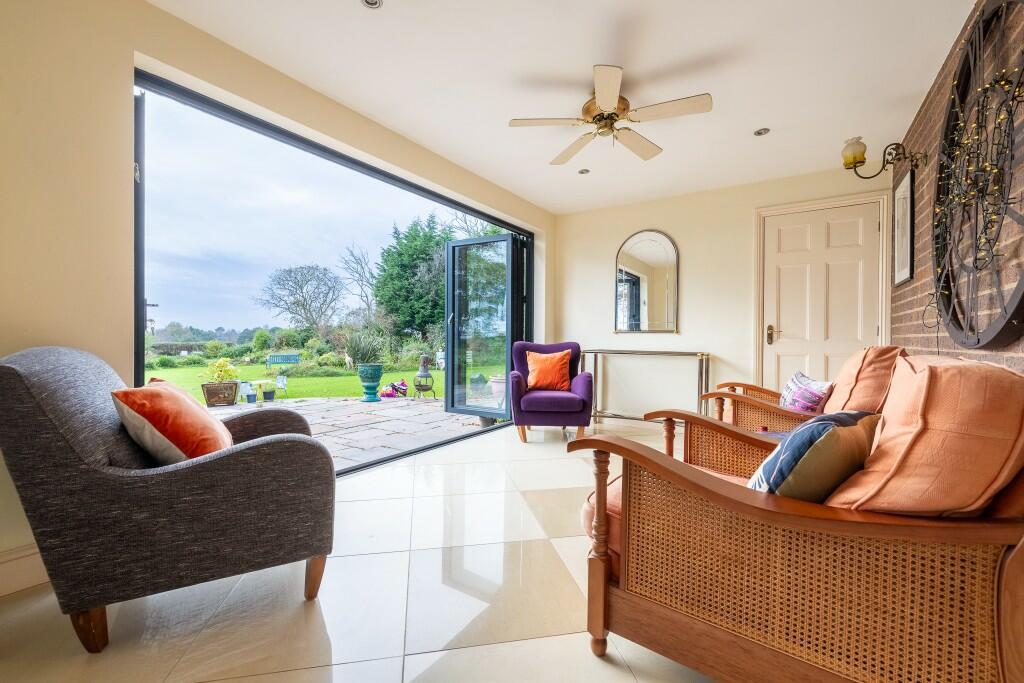 Main image of property: Links Hey Road, CH48