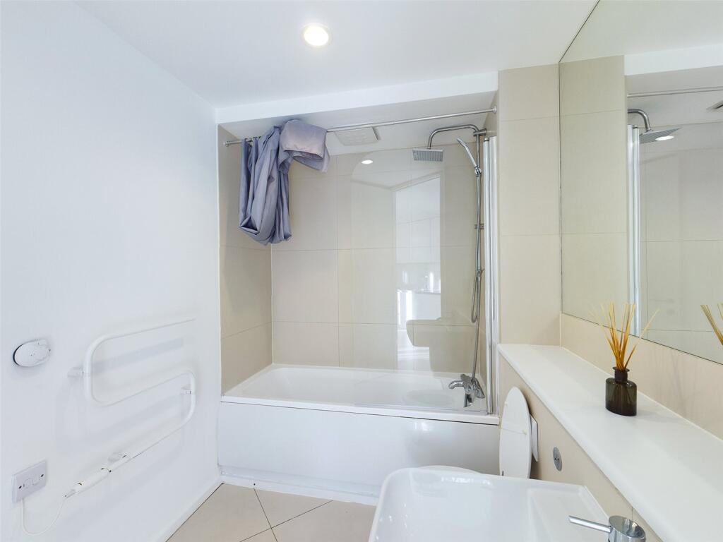 Apartment M1, Nottingham One, Entrance B, Canal Street, Nottinghamshire, NG1 - View 6