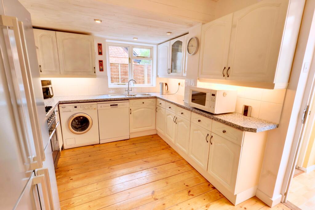 House in Clanfield - View 3