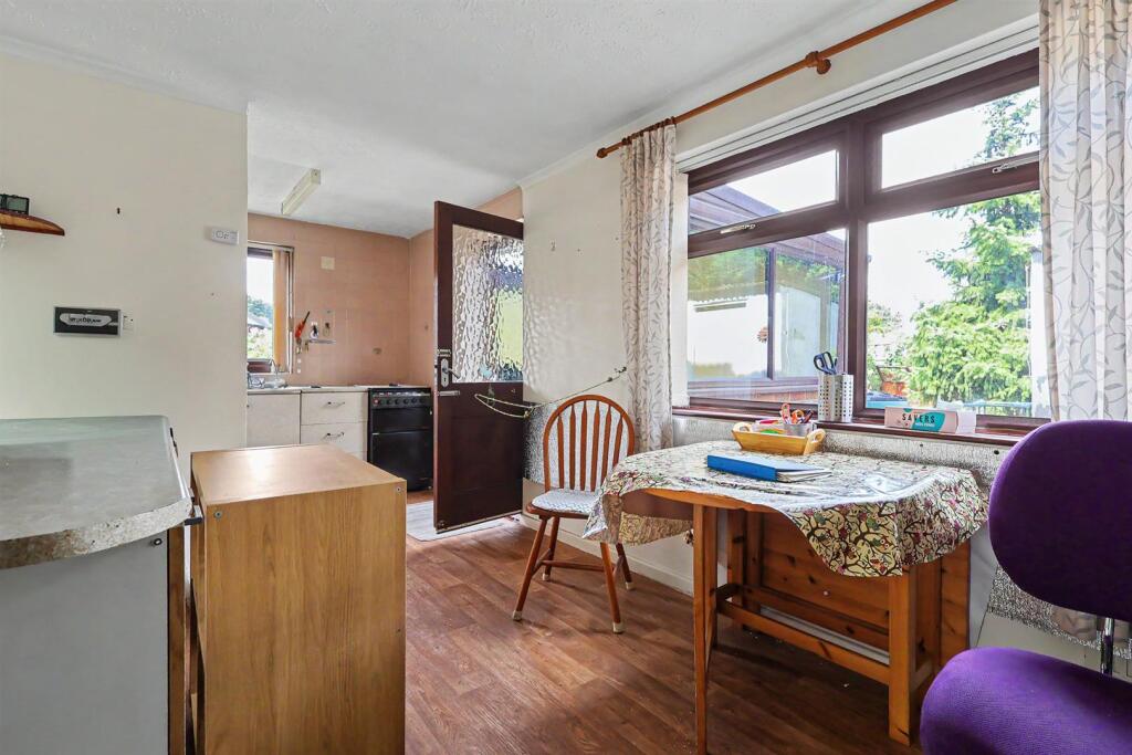 House in Gedling, Nottinghamshire - View 4