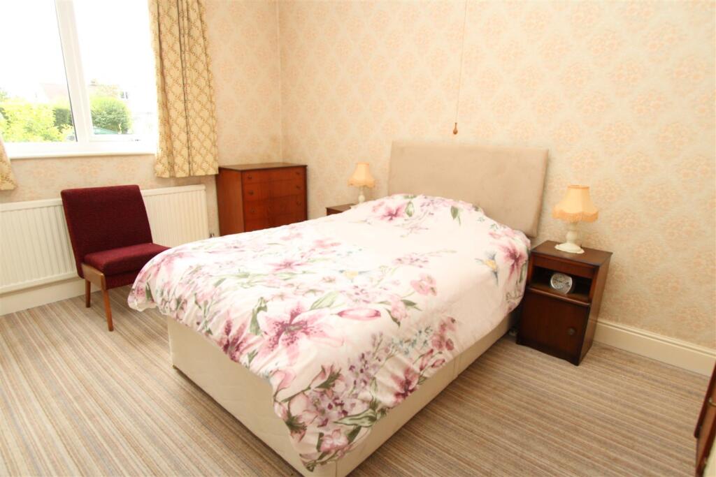 Bolton Drive, Eccleshill, Bradford photo 5