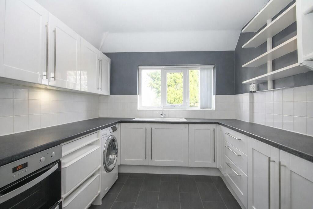 Queensway, Guiseley, Leeds photo 3
