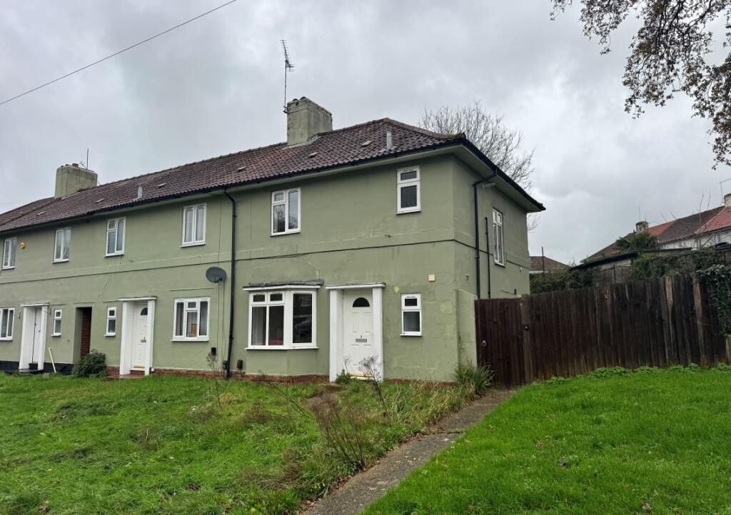 3-bed terraced on 1 Brookside Way, Swaythling, Southampton, SO18 2LQ, £140,000