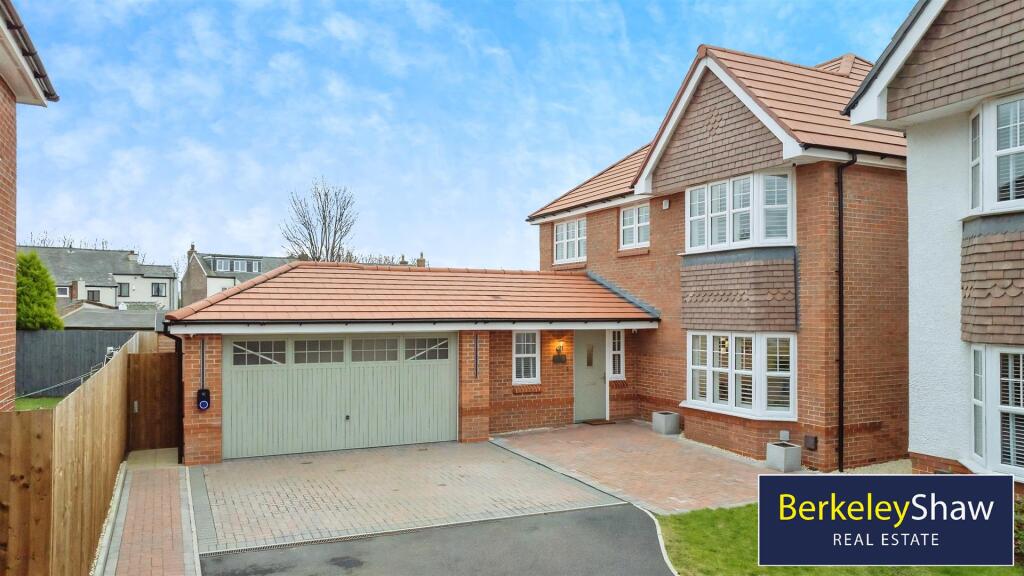 Main image of property: Hollow Drive, Thornton, Liverpool