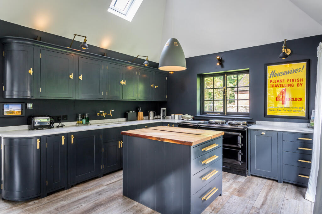 House in Chichester, Funtington - More