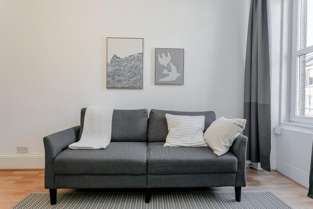 Apartment in Edinburgh, St Leonards, Southside - View 4