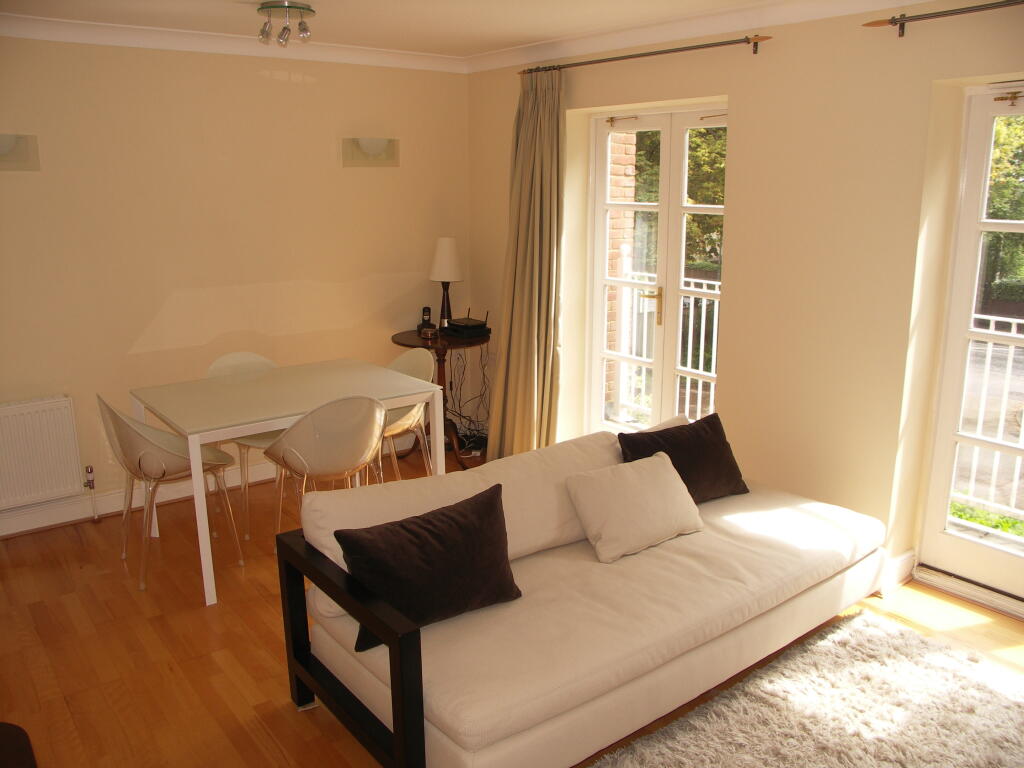 Apartment in Hemel Hempstead - View 3