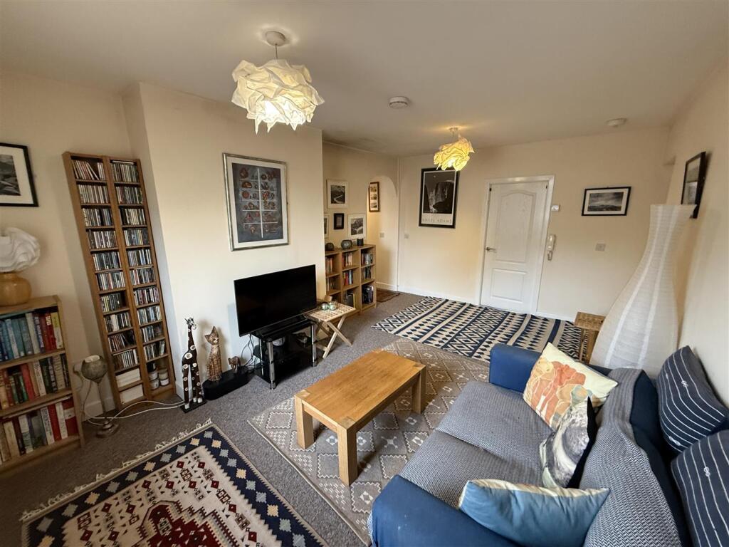 Apartment in Sheffield, South Yorkshire - View 5