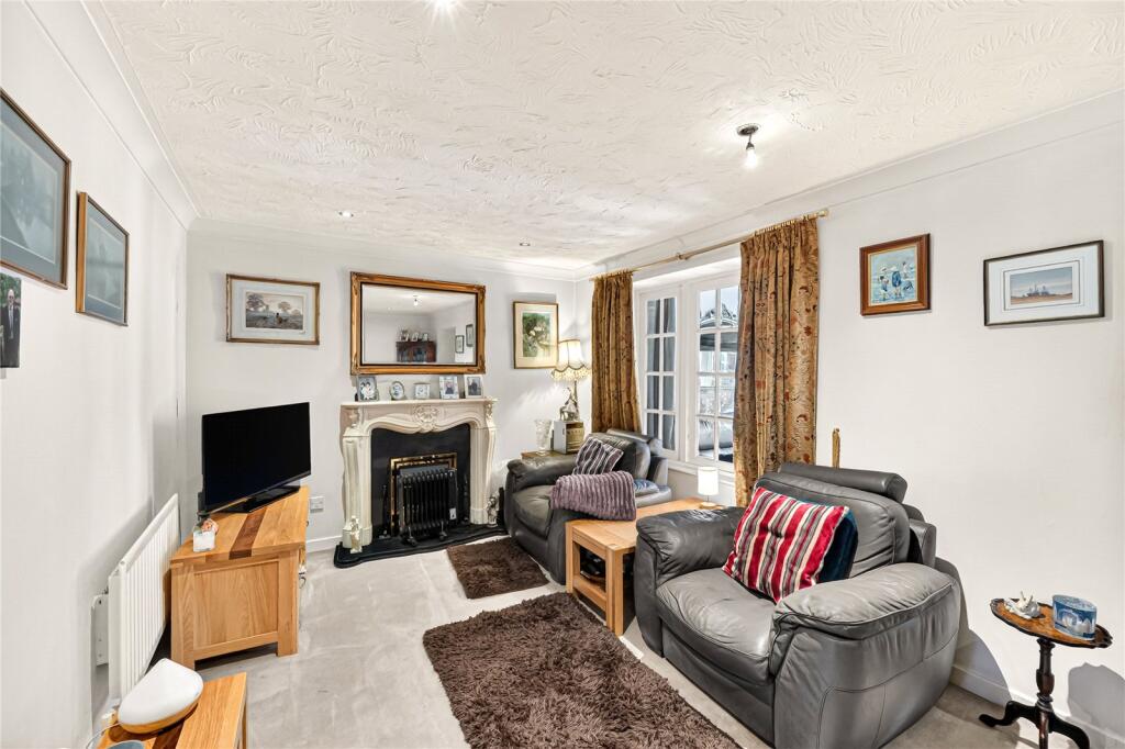 Randall Drive, Toddington, Bedfordshire, LU5 photo 3