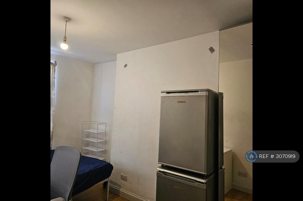 House in Nottingham, Sneinton - More