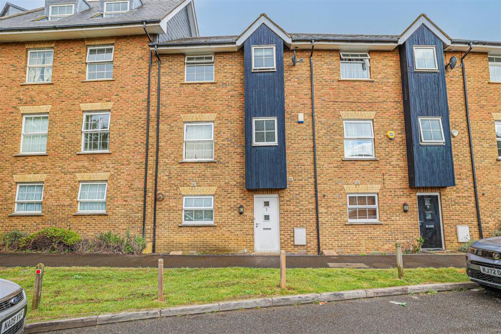 Main image of property: Fourdrinier Way, Frogmore Road, HP3
