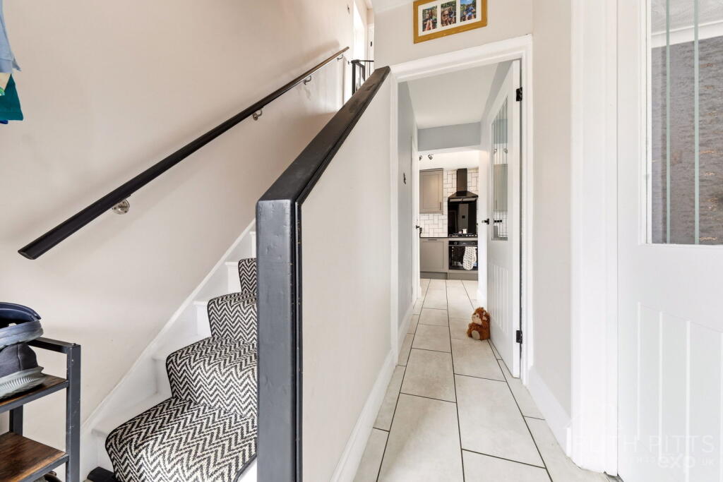 House in Wakefield - View 4