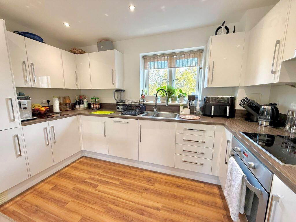 Apartment in Houghton Regis, Central Bedfordshire - View 4
