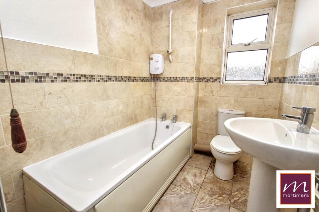 House in Hemel Hempstead - More