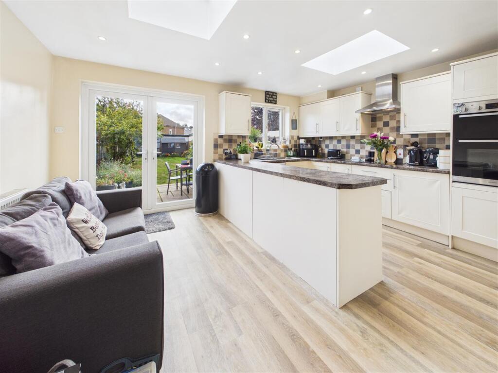 House in Walton-on-Thames, Surrey - View 3
