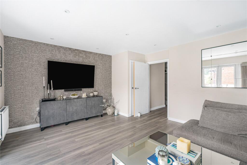 House in Broxbourne, Hertfordshire - View 5