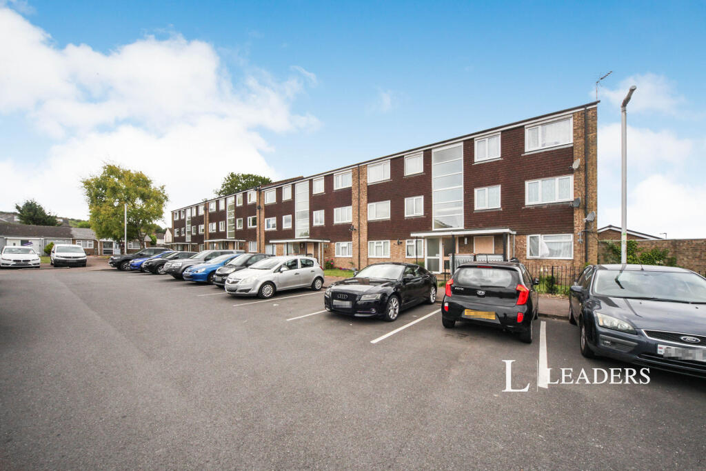 Main image of property: Linden Close, Dunstable, Bedfordshire, LU5