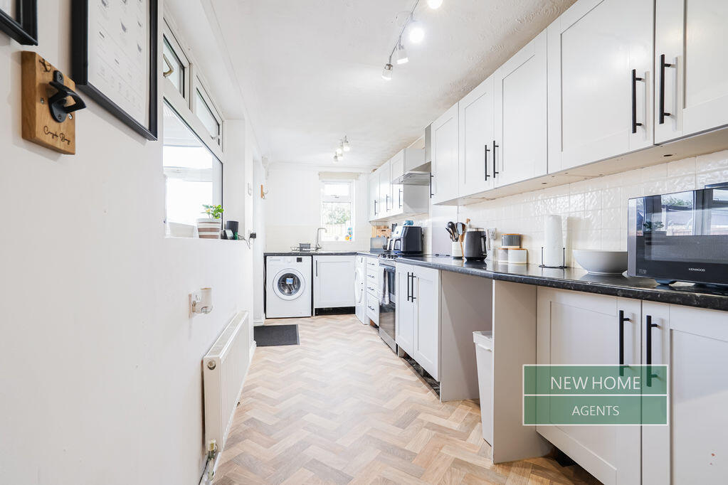 Central Avenue, Blidworth, Mansfield, NG21 0SH photo 5