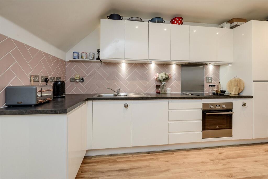 Chaffinch Lodge, 1 St. Johns Road, Romford, RM5 photo 4