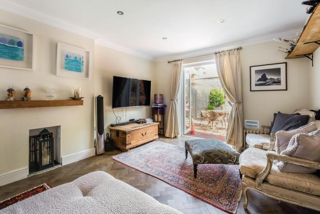 House in Henfield - More
